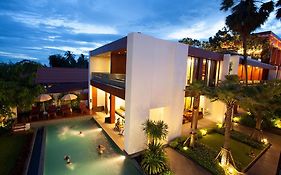 ตรีชวา รีสอร์ท